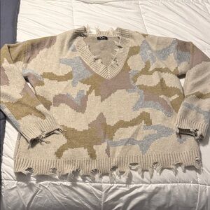 Miinbeam Frayed V-Neck Sweater